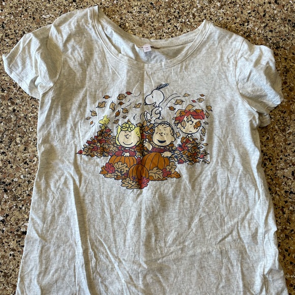 Peanuts Tops - NWOT size M LC Lauren Conrad Gray Peanuts Women’s Shirt